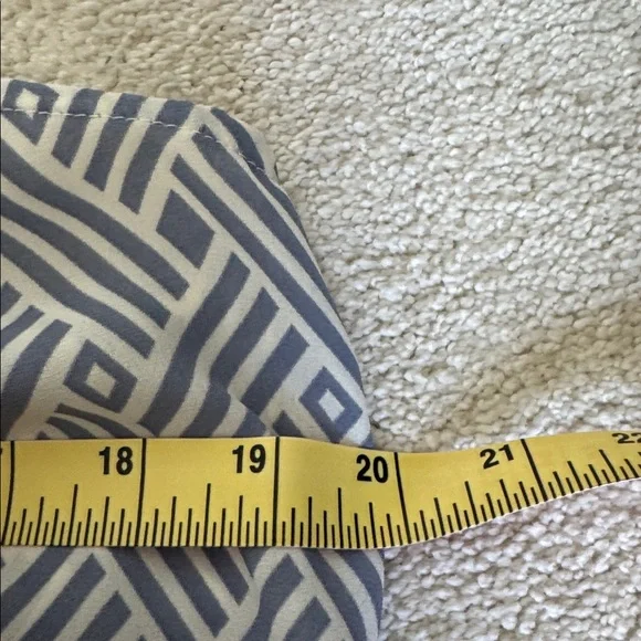 Sleeveless Women’s Blouse Tank Top Medium, Blue & White, Sheer Geometric Pattern - Picture 13 of 13